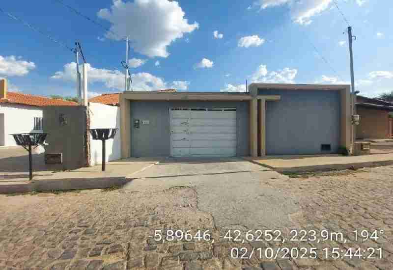 Casa com 2 Quartos e 2 Vagas em Água Branca