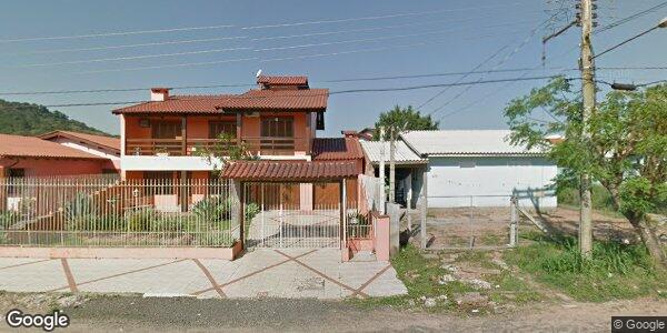 Casa com 42m² e Terreno de 299,78m² na Rua Delmar Hennemann