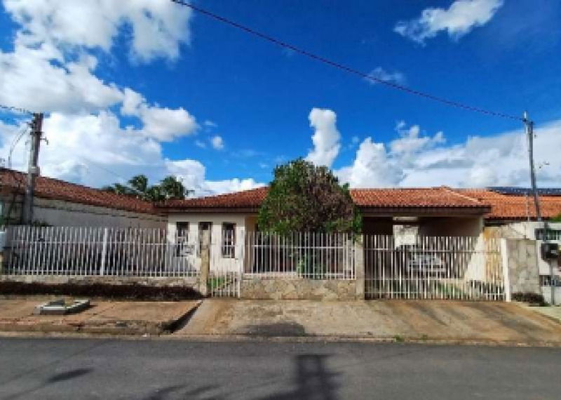 Lote de Terras Urbanas com Casa e Edícula em Porto Velho