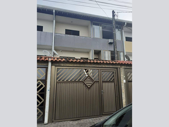 Casa com 1 vaga de garagem, 194,96 m² construídos, ocupada