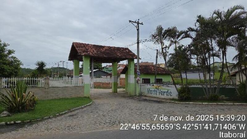 Casa com 2 quartos, 1 banheiro e 1 vaga de garagem