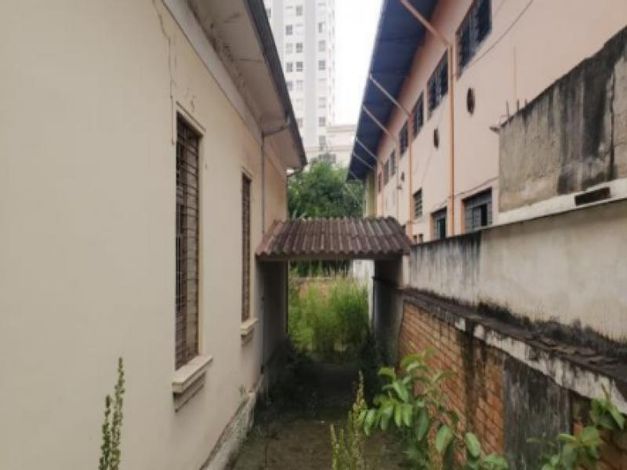 Casa com 2 quartos e 2 banheiros, 534 m², desocupada
