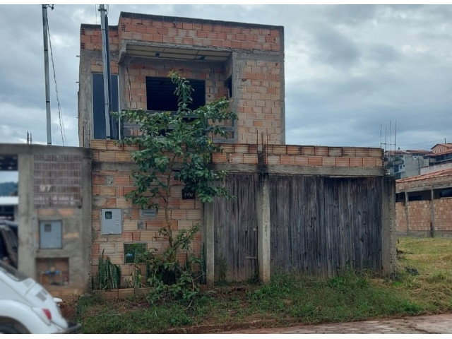 Sobrado com 188m² em terreno de 180m², obra inacabada