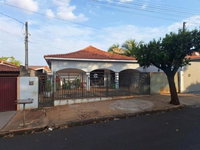 Casa no Jardim Macias - com 360 m² de terreno
