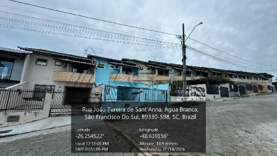 Casa com 1 quarto, 1 vaga de garagem e 248,4 m² de área privativa