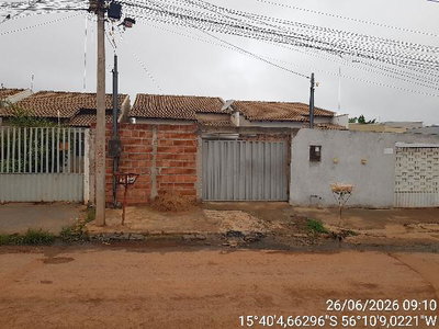 Casa com 2 Quartos e 1 Vaga em Várzea Grande