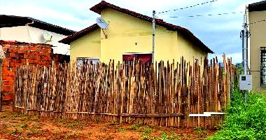 Casa com 3 quartos, banheiro, área de serviço e sala, 69,7m² construída