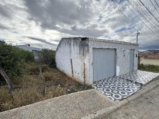 Casa com 2 Quartos e 1 Vaga em Serra Talhada