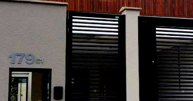 Casa Desocupada com 3 Quartos, 2 Banheiros e 145m² Construída