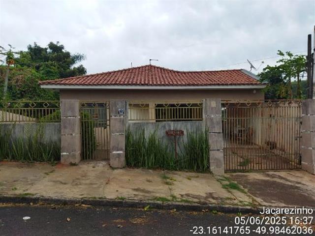 Casa em Jacarezinho com 142,7m² de área total