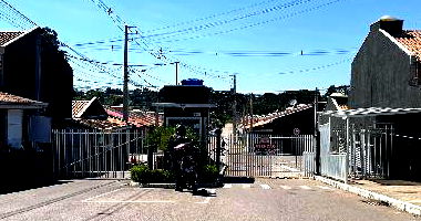 Casa 2 quartos, 1 banheiro, 1 vaga, 43m² construída, desocupada