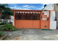 Casa em leilão com 3 quartos e 2 banheiros