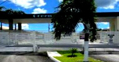 Casa em Leilão com 2 Vagas e 81m² Construídos