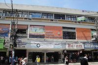 Loja comercial com 2 banheiros e 100m² de área construída