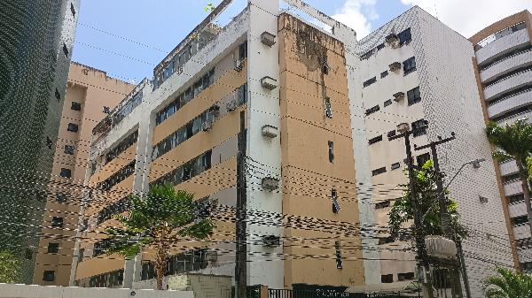 Apartamento com 3 quartos e 2 banheiros em Fortaleza