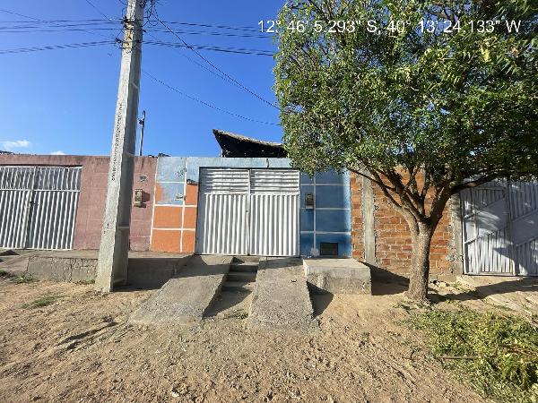 Casa com 2 quartos, banheiro, sala, cozinha e 1 vaga