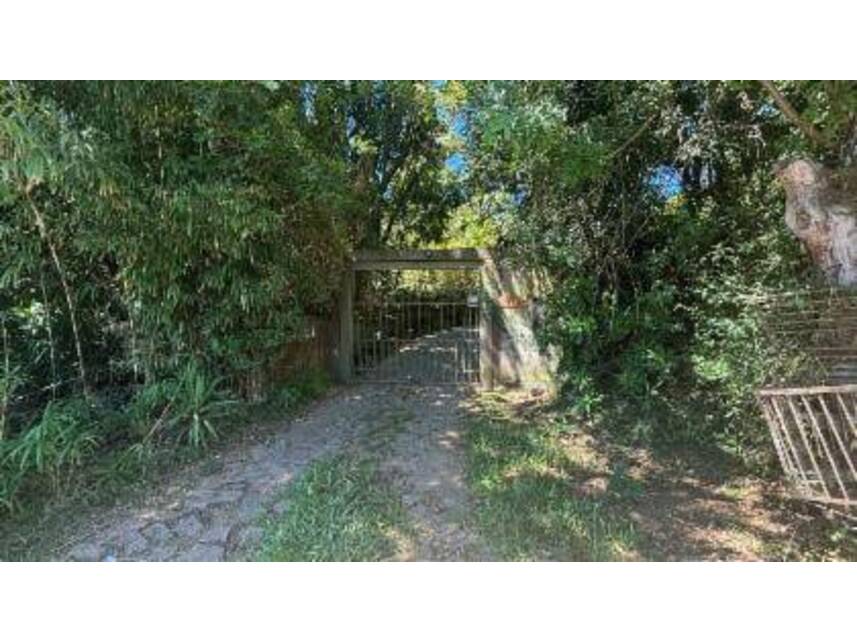 Casa Desocupada com Ampla Área em Tarumã - Viamão/RS