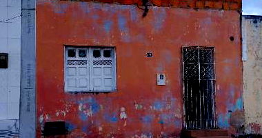 Casa com 6 Quartos e 2 Vagas no Centro de Simão Dias