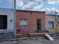 Casa com 6 Quartos e 2 Vagas no Centro de Simão Dias