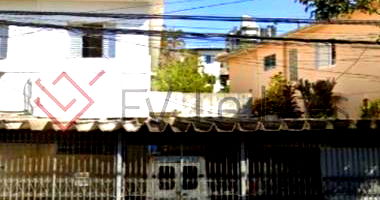 Espaçoso Prédio Residencial com 176m² e terreno amplo, ideal para investimento