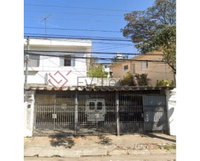 Espaçoso Prédio Residencial com 176m² e terreno amplo, ideal para investimento