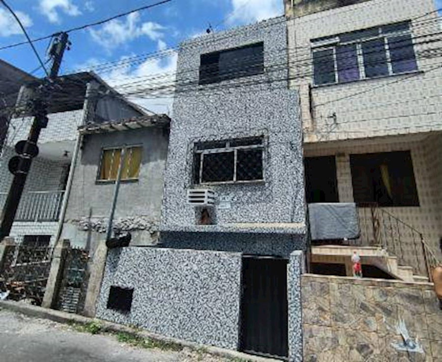 Casa em Cosme de Farias com 1 dormitório e 2 banheiros