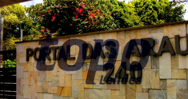 Mansão de Alto Padrão em Condomínio Fechado com Bosque Privado