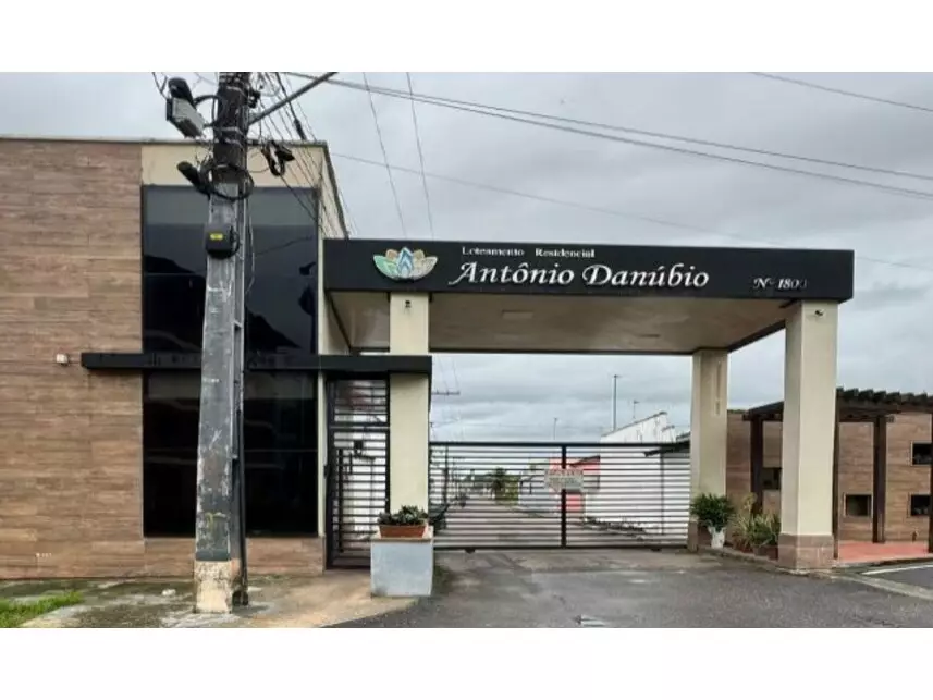 Casa espaçosa com 62m² construída e 204m² terreno, ocupada