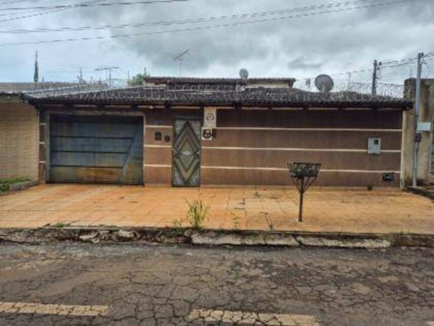 Casa de alto padrão com 4 vagas em Setor Jaó - Goiânia/GO
