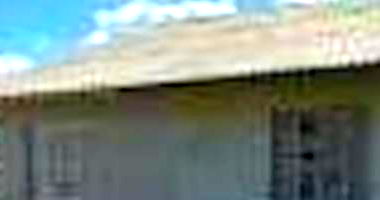 Casa padrão com 2 quartos, 1 banheiro, 1 sala, desocupada