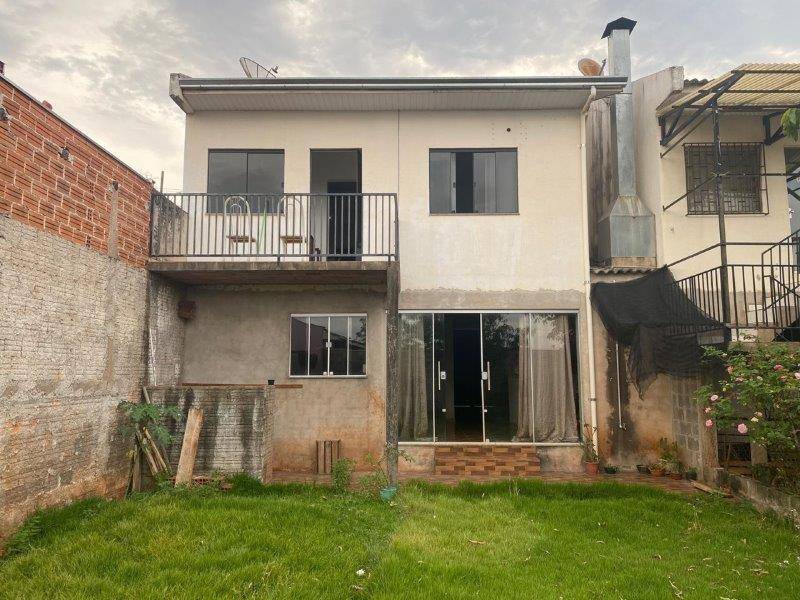 Casa com 3 quartos, 2 banheiros e 176m² construída, ocupada