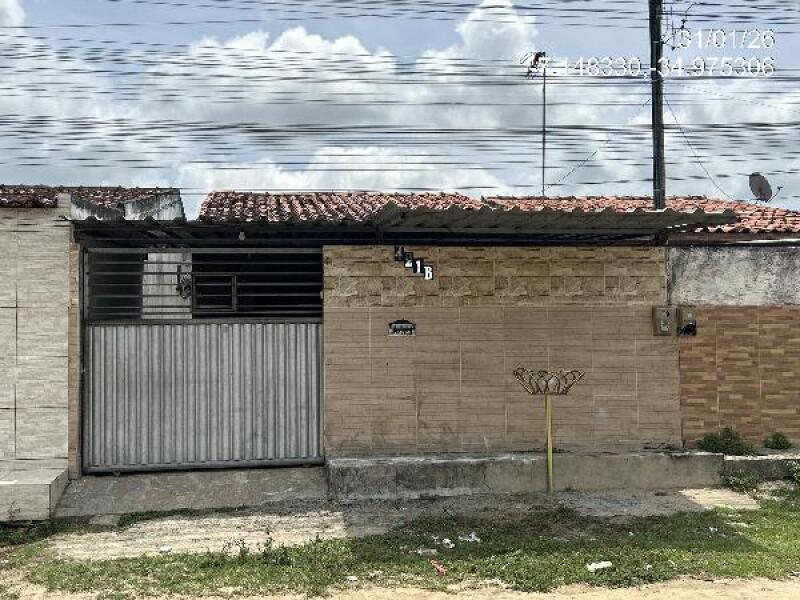 Casa com 3 quartos em Santa Rita/PB