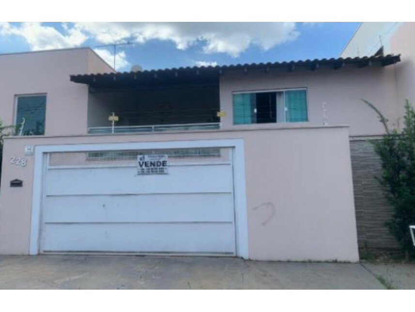 Casa de alto padrão com 306m² em leilão - Jardim Everest