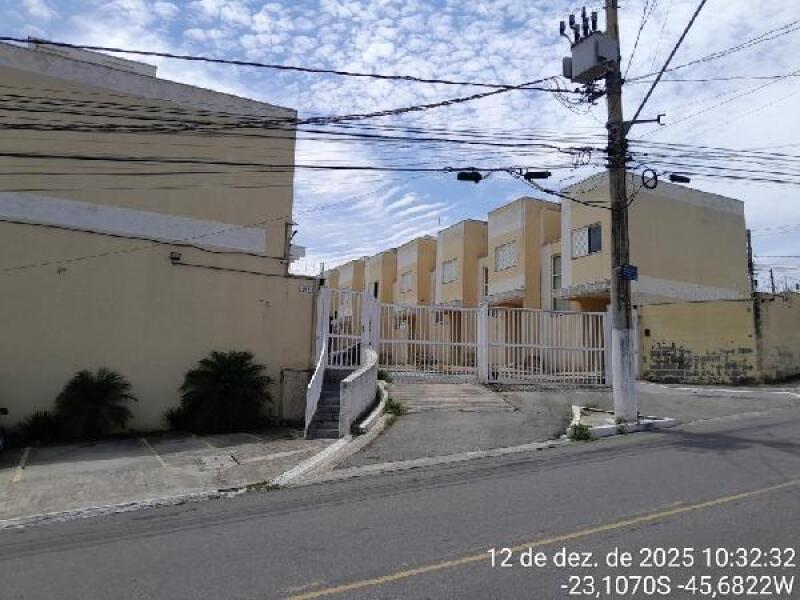 Casa com 2 quartos, 1 vaga de garagem, 61,44m² de área privativa
