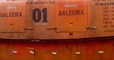 Baleeira com capacidade para 50 pessoas