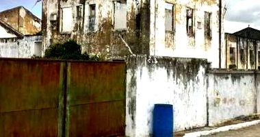 Armazém e terreno murado em Logradouro-PB
