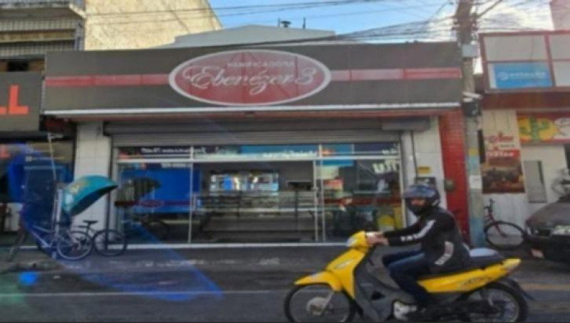 Loja comercial de rua com 61,87m², 1 banheiro, 1 vaga, localizada na Rua Leoncio Wanderley, nº 396, em Patos/PB