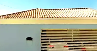 Casa com 3 dormitórios e garagem