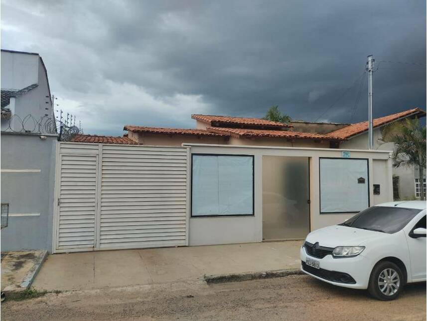 Casa com 1 vaga de garagem, 200m² de terreno e 146m² construída