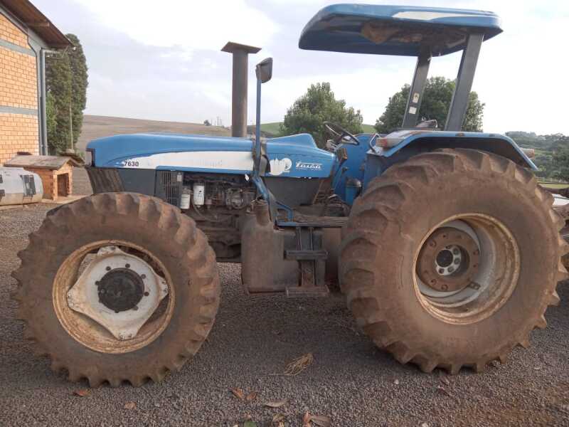 Trator New Holland 7630 - Ano 2009 em Excelente Estado
