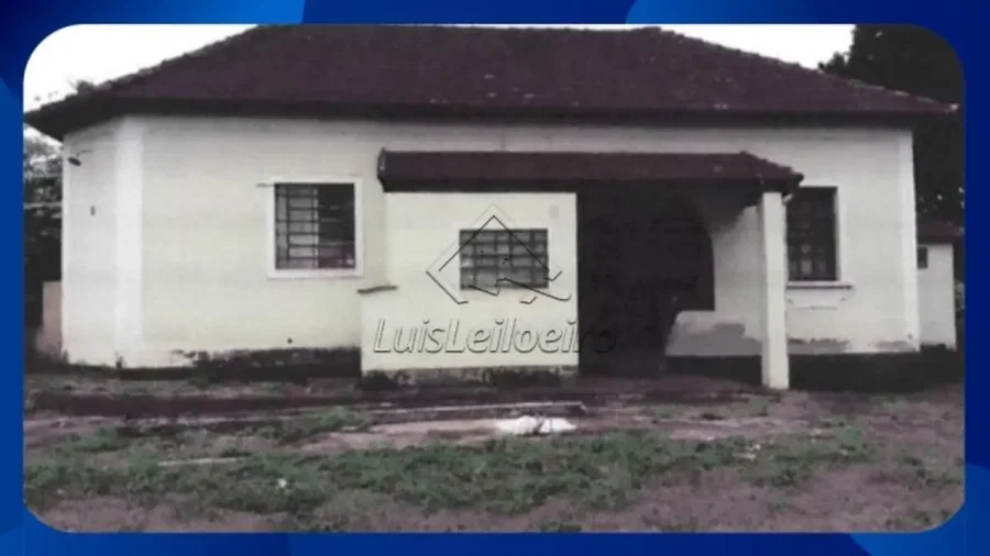 Casa com 3.172,50m² de terreno, desocupada