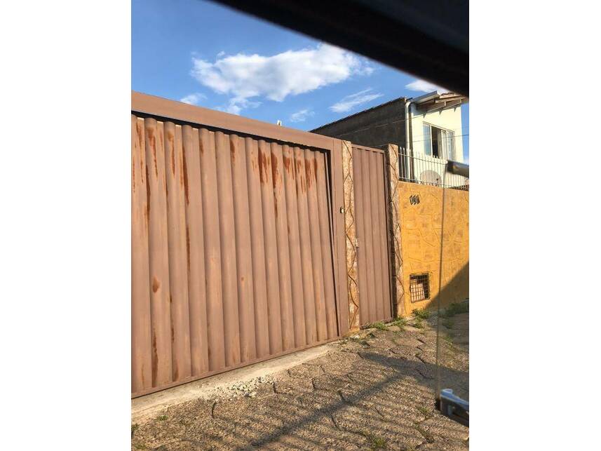 Casa padrão ocupada com 1 vaga e 109m² construída