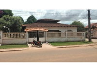 Casa com 107,57m² construída e terreno de 994,80m², imóvel