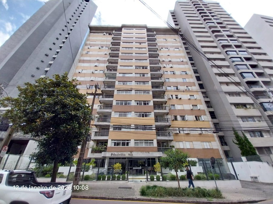 Apartamento com 2 Vagas de Garagem no Edifício Filadélfia