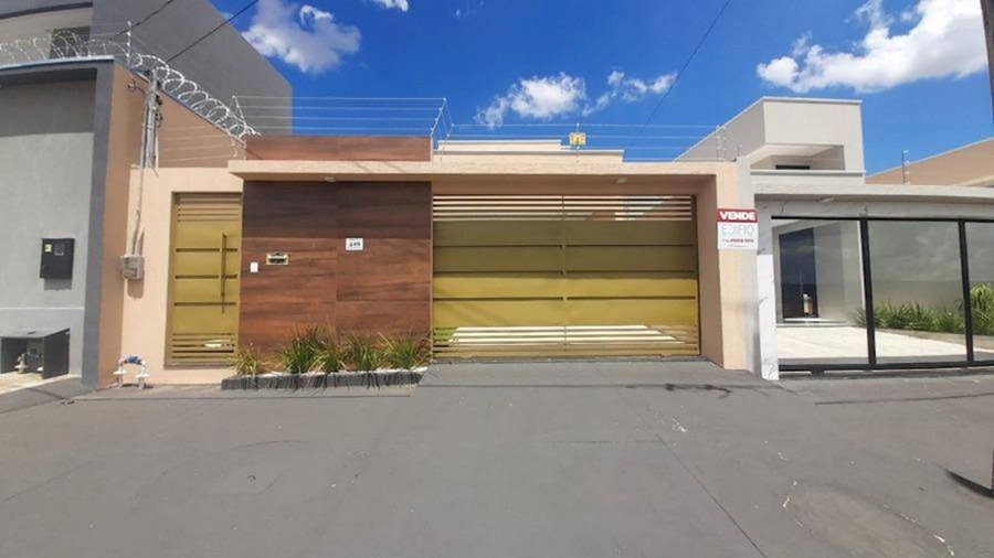 Casa padrão com 3 quartos, 3 banheiros e 1 vaga em Caldas Novas/GO