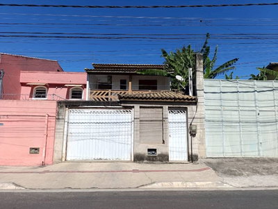 Casa Ocupada com 310m² de Área Construída