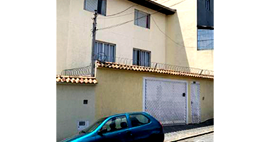 Casa ocupada com 1 vaga de garagem e 135 m² construída