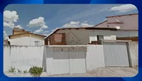 Casa residencial com 3 quartos e 2 banheiros, área construída de 120m²