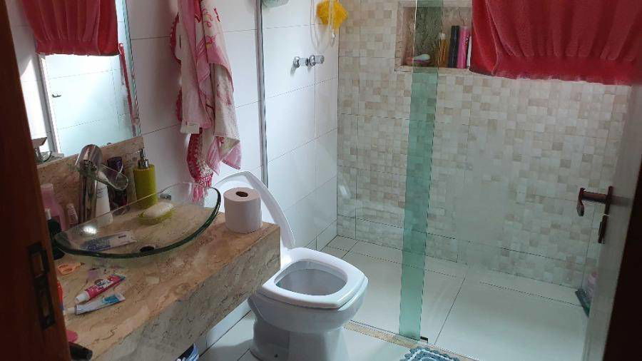 Casa padrão com 1 vaga de garagem, 69m² construída, ocupada