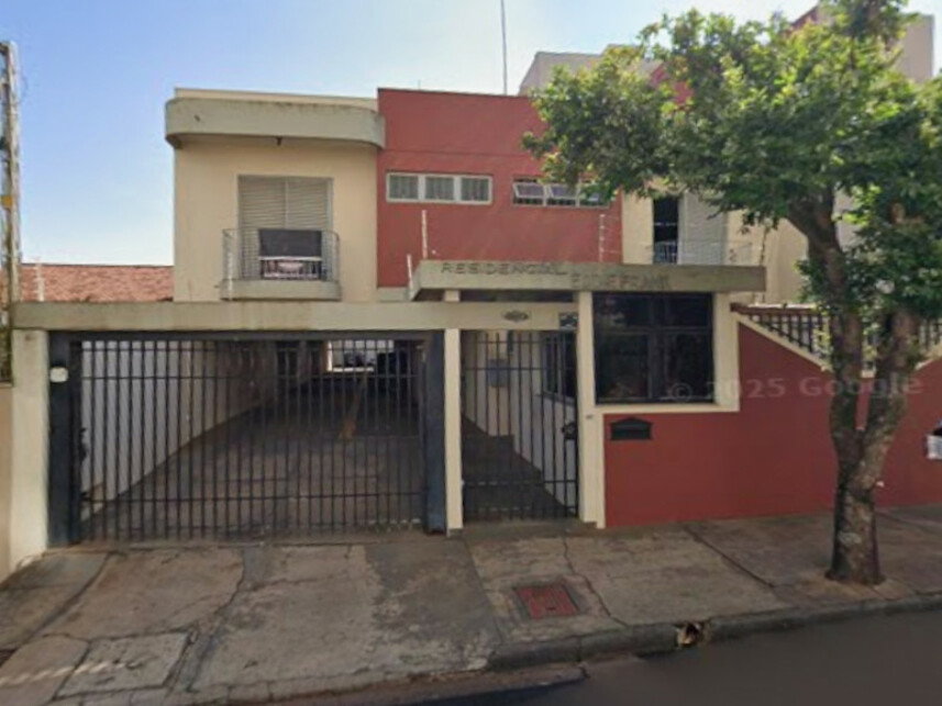 Prédio com 26 kit nets e vagas de garagem